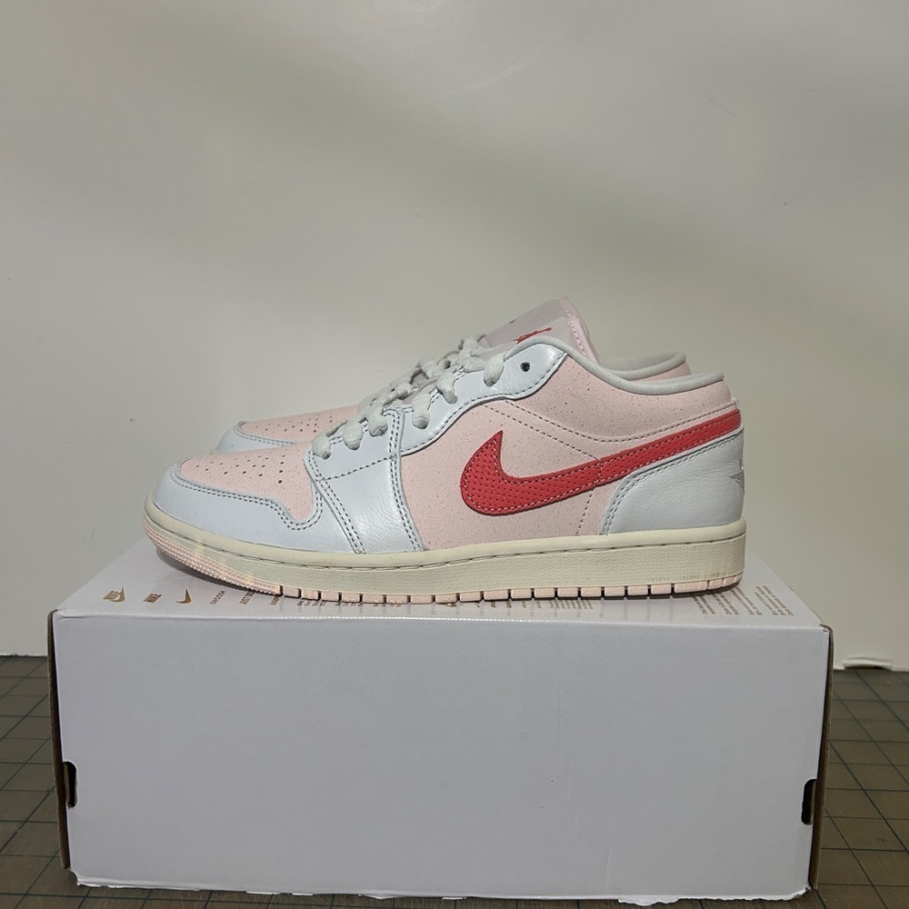 Jordan 1 Low SE ‘Strawberry Milkshake’ Womens